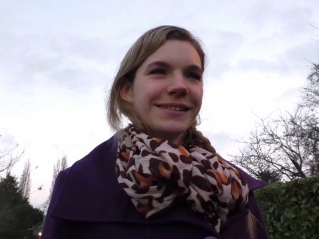 Cette jeune femme nympho offre du rêve aux hommes !