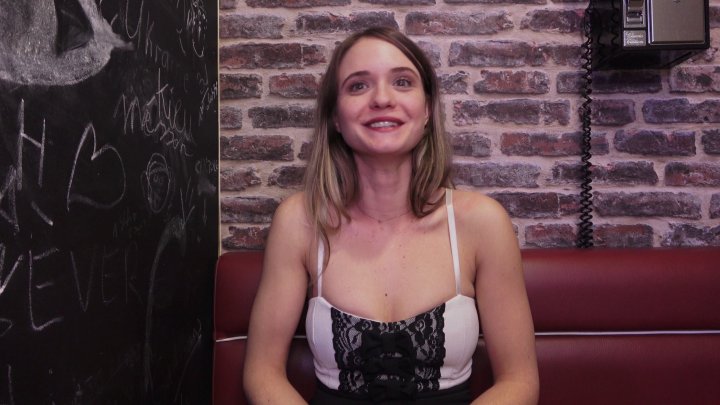 Masseuse de 20 ans aime le sexe anal